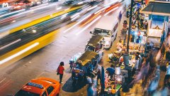 非典型下沉市场：日常拼多多，夜里看直播；大