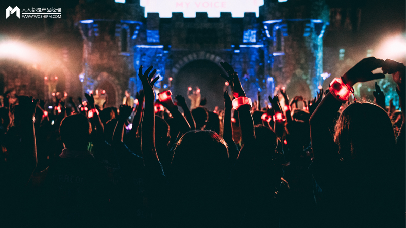 春晚37年,背后的行业兴衰与审美变迁